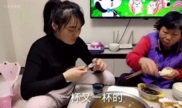 小两口捞面爆料视频,温馨爆笑的厨房时光